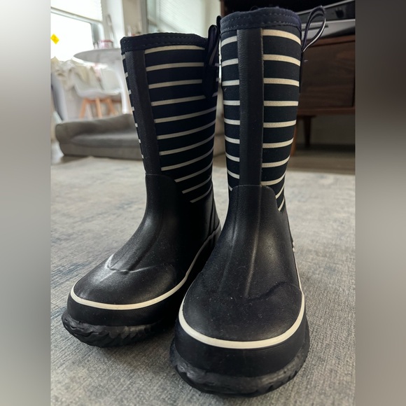 Land’s End Rain Boots - Picture 3 of 5